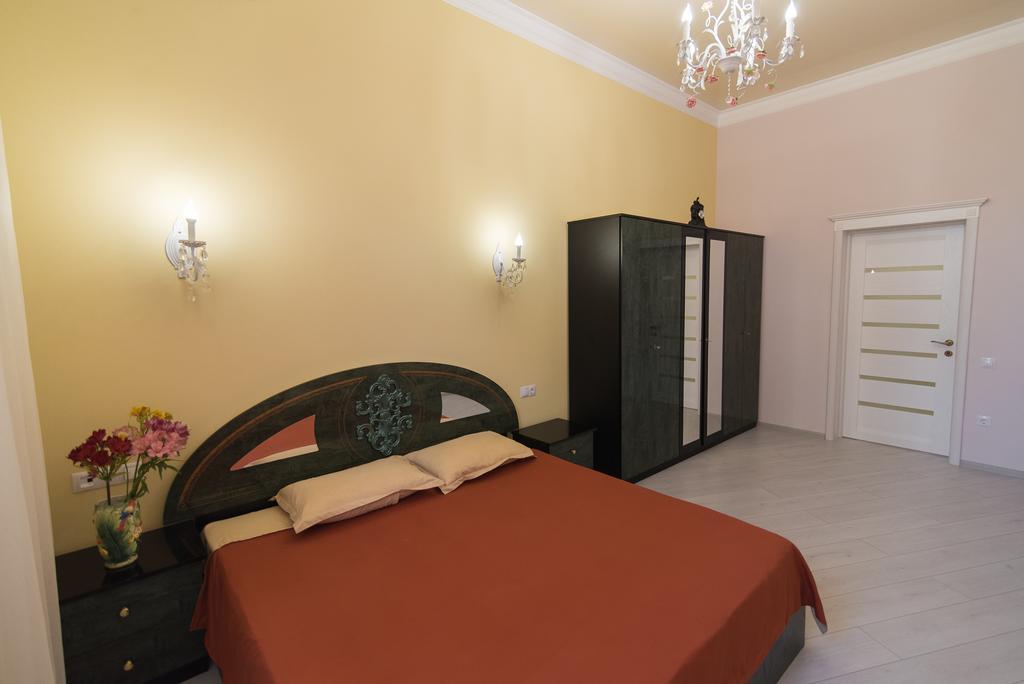 Vip Apartment In The Very Center Of Odessa With Sea View المظهر الخارجي الصورة